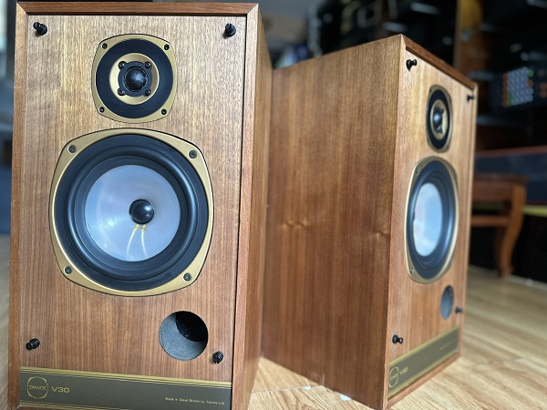 Loa Tannoy V30