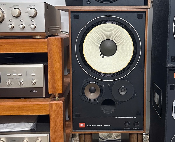 Thông Số JBL 4311B Control Monitor