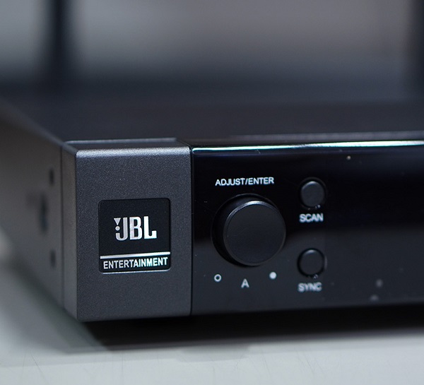 Thiết Kế Micro JBL VM200
