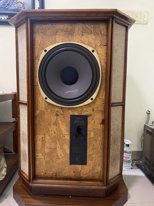 Trải Nghiệm Âm Thanh Cổ Điển Cho Loa Tannoy Memory RW