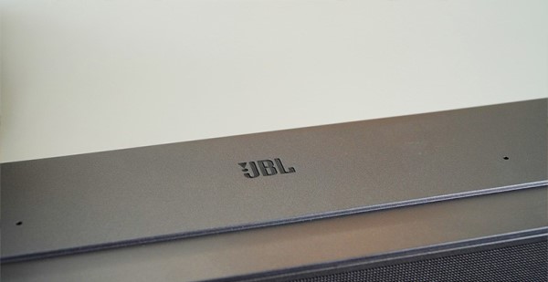 Xem Phim Sống Động Cùng Với Loa JBL Bar 500MK2