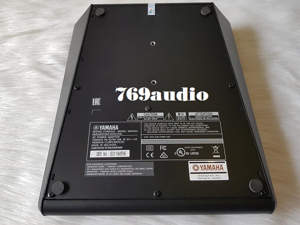Mặt dưới mixer yamaha MG-10XU