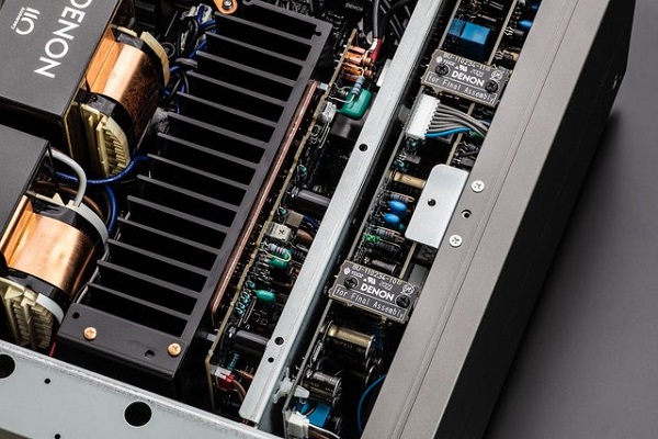 Tính Năng Nổi Bật của Denon PMA-A110: Digital Isolator & Pure Analog Mode
