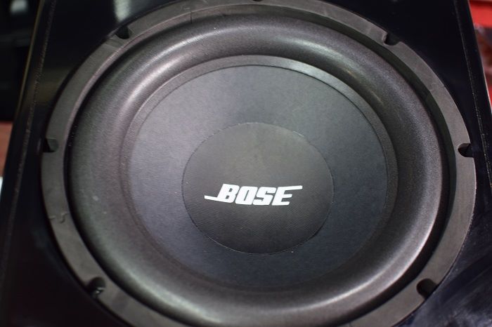 loa bass 30 cm của subfowoofer Bose am 1200