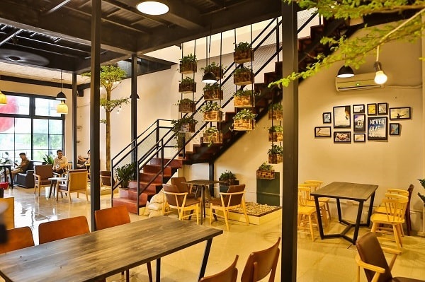 Kiểm tra và điều chỉnh âm thanh loa quán cafe