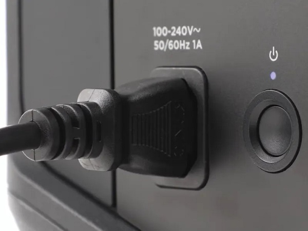 Cấm Dây Nguồn Vào Mặt Sau Loa Bose S1 Pro Plus