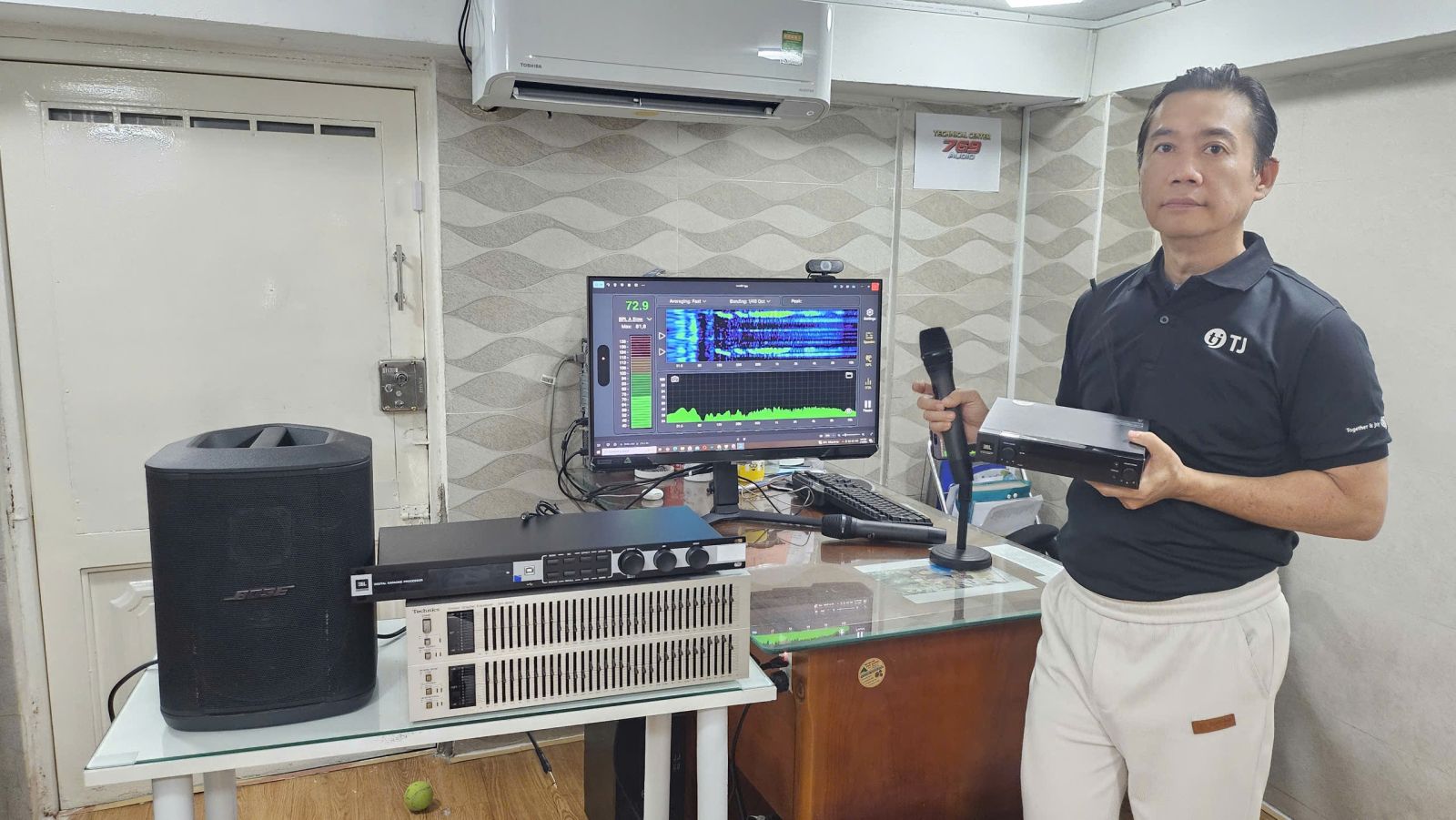 Anh Tùng founder  769 Audio cân chỉnh vang số lần cuối  bằng phần mềm Smaart RTA trước khi giao cho khách hàng