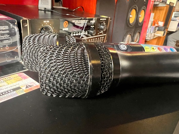 Thiết Kế Cầm Tay Micro BBS K100 Tiện Dụng