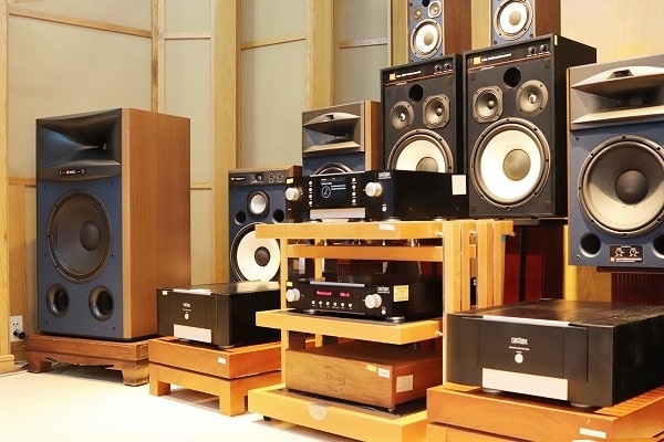  Định nghĩa và các sự khác biệt so với loa thông thường