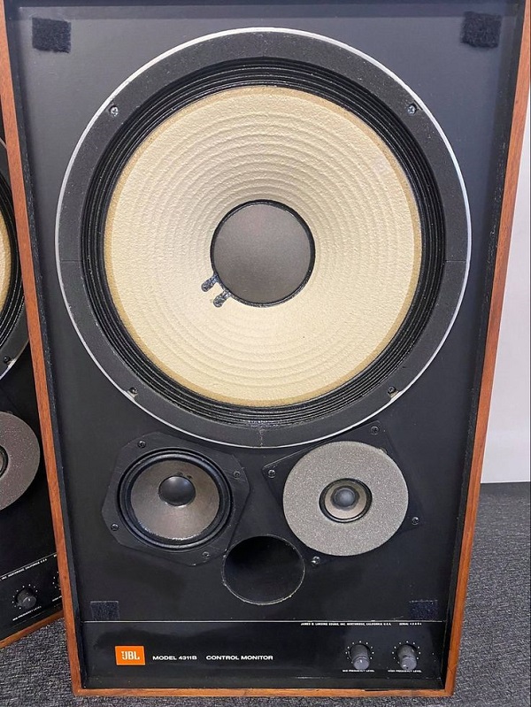 Huyền Thoại JBL 4311B