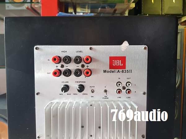 Mặt trên loa JBL 835