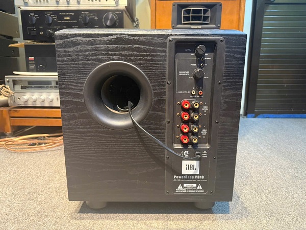 Vì sao Sub JBL PB 10 phù hợp phòng khách Việt?