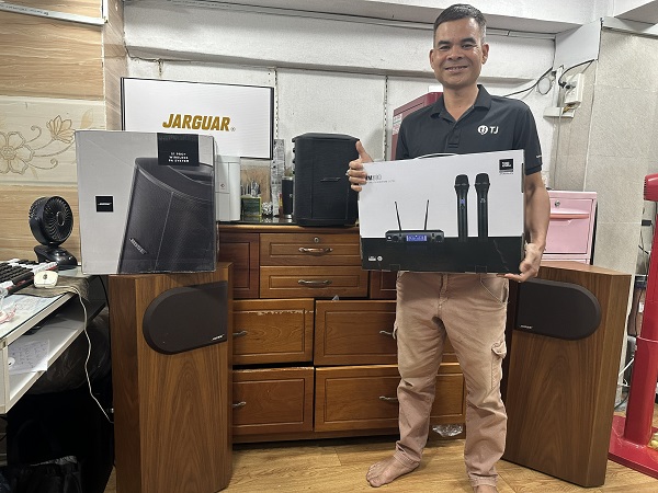 Kỹ Thuật Viên Ngọc Hào 769 Hướng Dẫn Setup Micro JBL VM300 Tại nhà khách Phú nhuận
