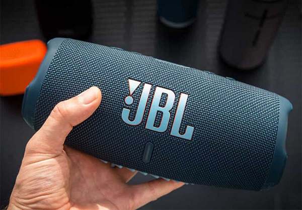 Loa Bluetooth JBL Charge 5 pin lên tới 20 giờ