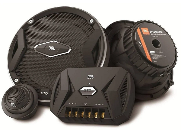 Hệ Thống Loa Cánh Cửa vs Loa Subwoofer – Đâu Là Lựa Chọn Tốt Nhất Cho Ô Tô? 