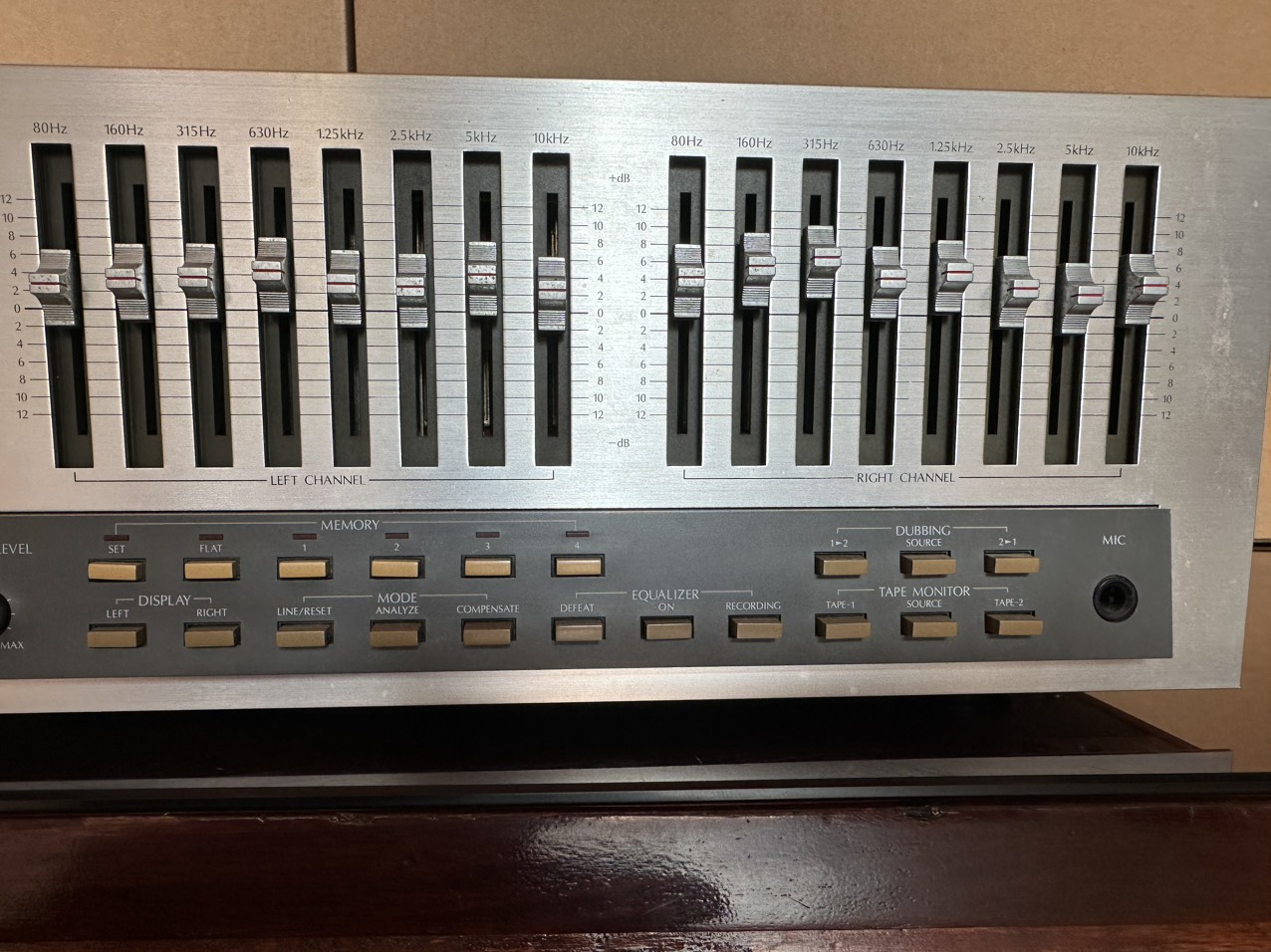 Equalizer Sansui SE-9