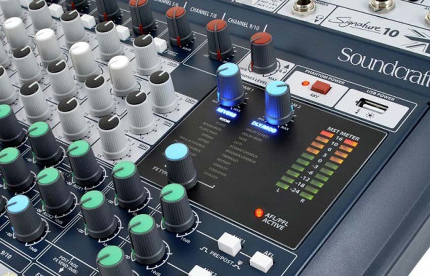 mixer-soundcraft-signature-10-2