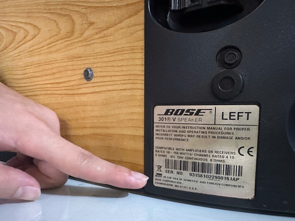 Anh Tùng hướng dẫn xem tem đích hàng bãi để xác định hàng chính hãng